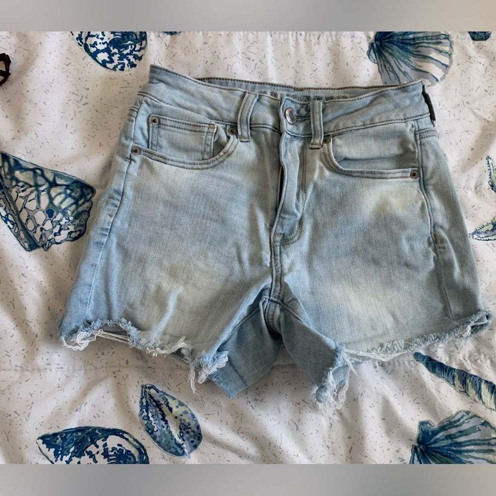 American Eagle Outfitters Light Wash Jean Shorts Size 6